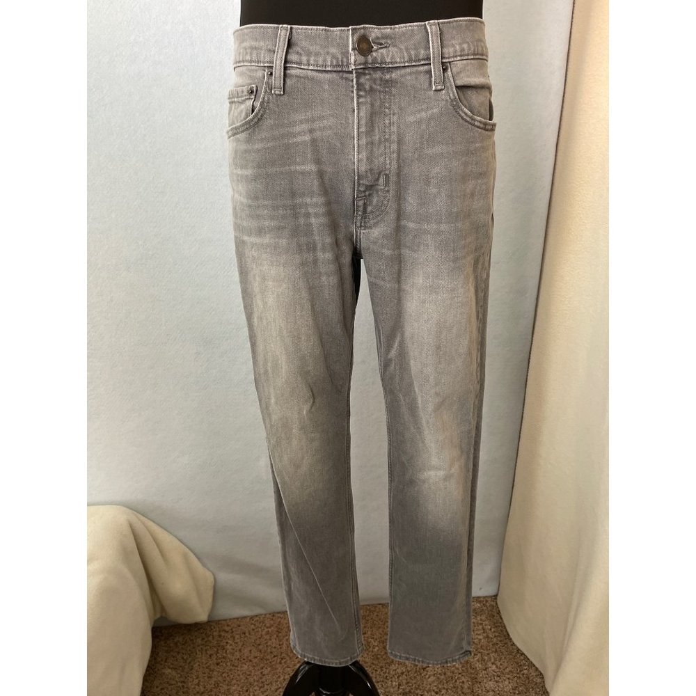 Men's Jeans Universal Thread/ Distressed Bottoms, Size 32x30